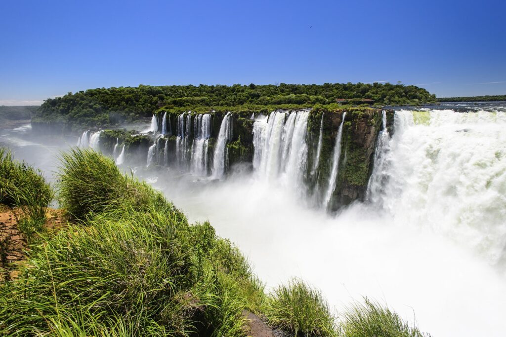 background galería cataratas del iguazú lights argentine delights-min